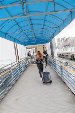 simsearch:6113-06626132,k - Rear view of businesswoman arriving at ferry terminal Photographie de stock - Premium Libres de Droits, Code: 614-09017546