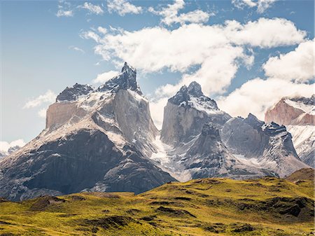 simsearch:614-09213880,k - Landscape with snow capped Cuernos del Paine, Torres del Paine National Park, Chile Foto de stock - Sin royalties Premium, Código: 614-09017594