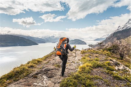 simsearch:614-08873731,k - Rear view of female hiker hiking alongside Grey glacier lake, Torres del Paine National Park, Chile Foto de stock - Royalty Free Premium, Número: 614-09017597