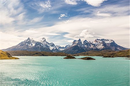 Mountain landscape with Grey Lake, Paine Grande and Cuernos del Paine, Torres del Paine national park, Chile Stock Photo - Premium Royalty-Free, Code: 614-09017612