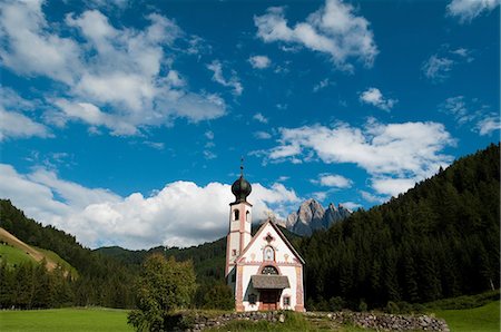 St. Johann Church, Funes Valley, Dolomites, Italy Fotografie stock - Premium Royalty-Free, Codice: 614-09017941