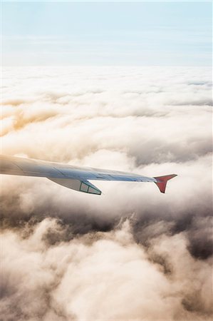 Airplane wing above the clouds Foto de stock - Sin royalties Premium, Código: 614-09018093