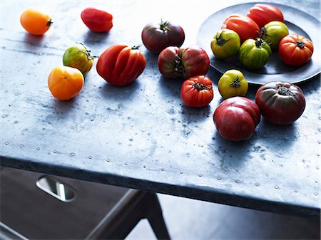 simsearch:614-06336430,k - Selection of heirloom tomatoes on table, close-up Stock Photo - Premium Royalty-Free, Code: 614-09026882