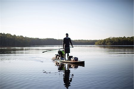 simsearch:614-09038629,k - Man paddle boarding on water Foto de stock - Sin royalties Premium, Código: 614-09038618