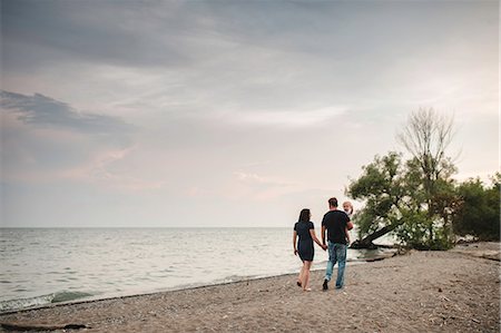simsearch:649-09138976,k - Rear view of couple strolling with toddler son on beach, Lake Ontario, Canada Stock Photo - Premium Royalty-Free, Code: 614-09038711