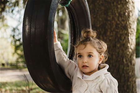 simsearch:614-09039038,k - Girl on tyre swing Stockbilder - Premium RF Lizenzfrei, Bildnummer: 614-09039039