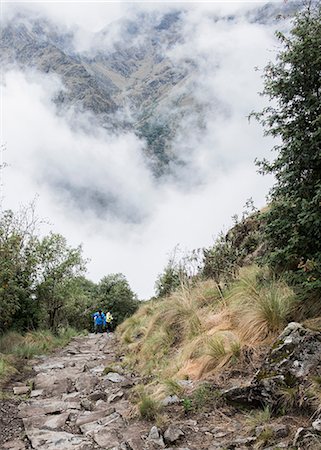 Two people hiking the Inca trail, Huanuco, Peru, South America Photographie de stock - Premium Libres de Droits, Code: 614-09056641