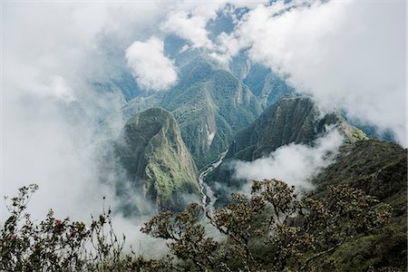 simsearch:614-09027071,k - Elevated view of cloudy mountains, Machu Picchu, Cusco, Peru, South America Photographie de stock - Premium Libres de Droits, Code: 614-09056653