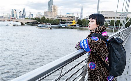 simsearch:614-09057127,k - Stylish young woman looking out from millennium footbridge, London, UK Stock Photo - Premium Royalty-Free, Code: 614-09057122