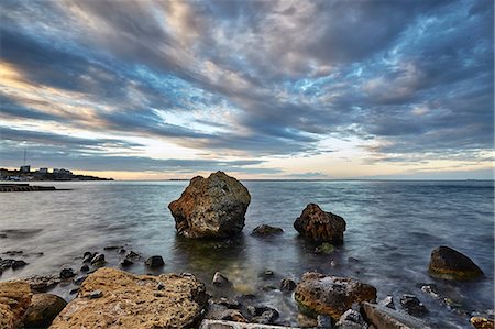 simsearch:614-09135006,k - Rocks protruding from sea, Odessa, Odeska Oblast, Ukraine, Europe Fotografie stock - Premium Royalty-Free, Codice: 614-09057489