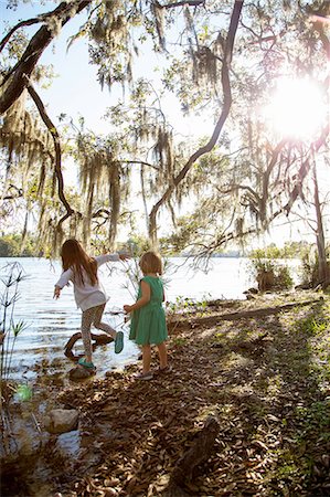 family photo usa - Girls playing by lake, Orlando, Florida, United States, North America Stock Photo - Premium Royalty-Free, Code: 614-09057536