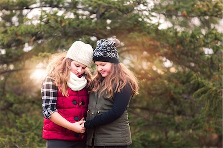 simsearch:649-08950750,k - Girl and her sister holding hands and looking down in garden Stock Photo - Premium Royalty-Free, Code: 614-09078783
