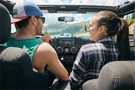 simsearch:614-09079138,k - Road trip couple driving on rural road, Breckenridge, Colorado, USA Foto de stock - Sin royalties Premium, Código: 614-09110916