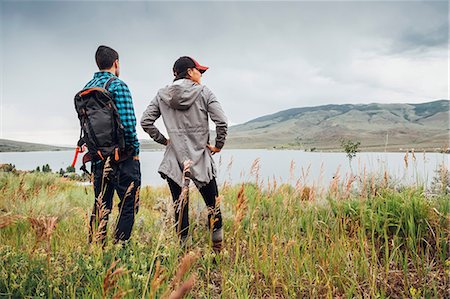 silverthorne - Couple near Dillon Reservoir, looking at view, Silverthorne, Colorado, USA Photographie de stock - Premium Libres de Droits, Code: 614-09127190