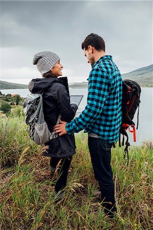 silverthorne - Couple standing beside Dillon Reservoir, using digital tablet, Silverthorne, Colorado, USA Photographie de stock - Premium Libres de Droits, Code: 614-09127213