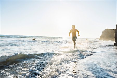 Man running on El Matador Beach, Malibu, USA Stock Photo - Premium Royalty-Free, Code: 614-09127252