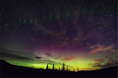 fuga - Northern lights, auroral arc, Nickel Plate Provincial Park, Penticon, British Columbia, Canada Foto de stock - Sin royalties Premium, Código: 614-09127439