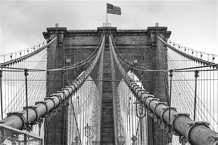 east river - View of American flag on Brooklyn Bridge, B&W, New York, USA Stock Photo - Premium Royalty-Free, Code: 614-09127481
