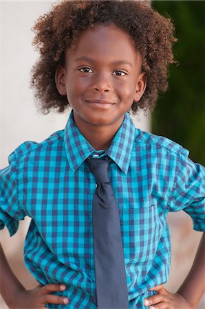 simsearch:614-06116419,k - Portrait of young boy, outdoors, hands on hips Photographie de stock - Premium Libres de Droits, Code: 614-09147679