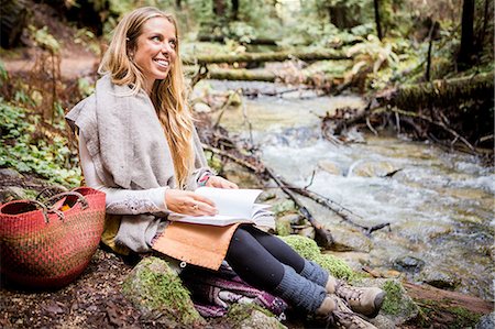 simsearch:614-08879344,k - Young woman relaxing on forest riverbank with notebook Stockbilder - Premium RF Lizenzfrei, Bildnummer: 614-09147707