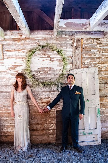 Millennial couple's barn wedding Photographie de stock - Premium Libres de Droits, Le code de l’image : 614-09156779
