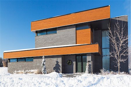 simsearch:614-09159577,k - Modern grey brick and stained wood finish cube style house facade in winter Foto de stock - Sin royalties Premium, Código: 614-09159590