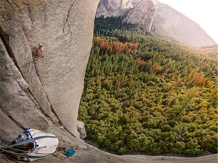 simsearch:614-09168157,k - Rock climber on El Capitan, overhead view, Yosemite Valley, California, United States Foto de stock - Royalty Free Premium, Número: 614-09159752