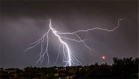 severe - Forking lightning over Aurora, Colorado, US Stock Photo - Premium Royalty-Free, Code: 614-09168127