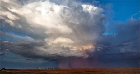Supercell coloured by setting sun, Ogallala, Nebraska, US Foto de stock - Sin royalties Premium, Código: 614-09168134