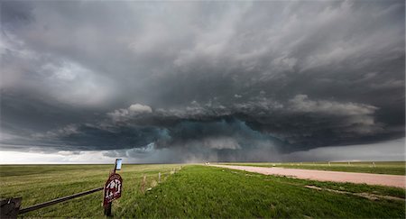 flat landscape - Supercell with embedded tornado spins over Wyoming, US Stock Photo - Premium Royalty-Free, Code: 614-09168130