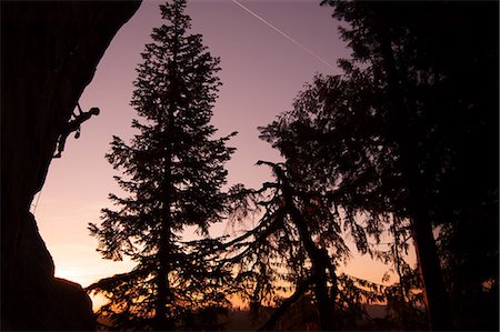 Silhouette of rock climber rock climbing at sunset, Flagstone, Eugene, Oregon, United States Photographie de stock - Premium Libres de Droits, Code: 614-09168161