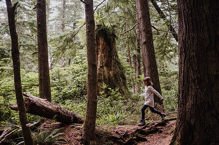 simsearch:614-09178141,k - Girl hiking in forest, Tofino, Canada Stock Photo - Premium Royalty-Free, Code: 614-09178115