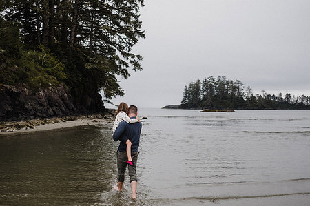 simsearch:614-09178141,k - Father and daughter on beach, Tofino, Canada Stock Photo - Premium Royalty-Free, Code: 614-09178118