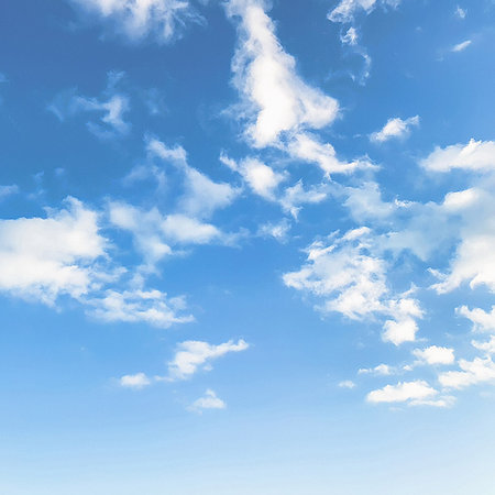 simsearch:614-09178189,k - Scant clouds in blue sky Foto de stock - Royalty Free Premium, Número: 614-09178191