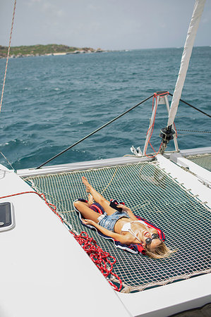 Young woman relaxing on sailing boat, British Virgin Islands Foto de stock - Sin royalties Premium, Código: 614-09178207