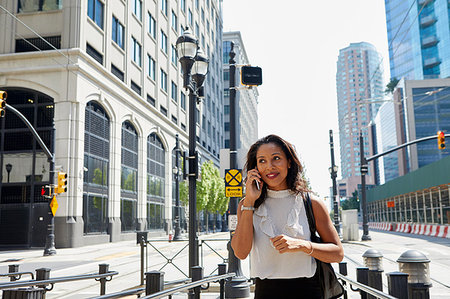 simsearch:614-09178221,k - Businesswoman using cellphone by barriers Foto de stock - Royalty Free Premium, Número: 614-09178236