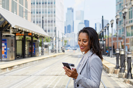 simsearch:614-09178279,k - Businesswoman using cellphone in light rail station Stockbilder - Premium RF Lizenzfrei, Bildnummer: 614-09178275