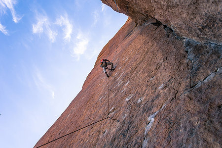 roche volcanique - Man rock climbing, Smith Rock State Park, Oregon, USA Foto de stock - Sin royalties Premium, Código: 614-09183019