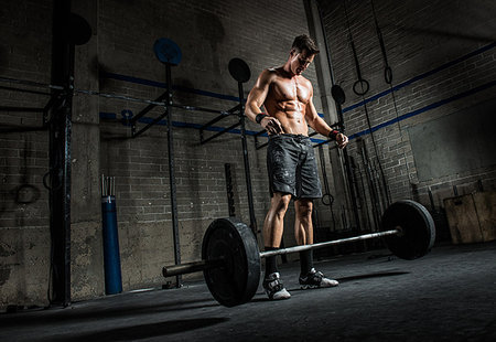 fail barbell - Young man dropping barbell in gym Stock Photo - Premium Royalty-Free, Code: 614-09210298