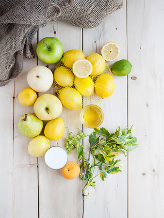 simsearch:614-09210324,k - Still life of yellow and green fruits Stock Photo - Premium Royalty-Free, Code: 614-09210325