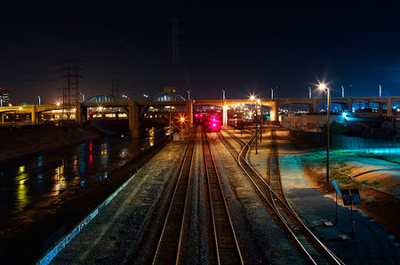 simsearch:614-06813313,k - Bridge and rail track at night, Los Angeles, California, USA Photographie de stock - Premium Libres de Droits, Code: 614-09210550