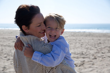 simsearch:6102-03827214,k - Mother holding son laughing, Newport Beach, California, USA Photographie de stock - Premium Libres de Droits, Code: 614-09210652