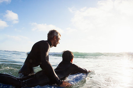 simsearch:614-07240004,k - Father and son at sea with surfboard, Encinitas, California, USA Foto de stock - Royalty Free Premium, Número: 614-09210687