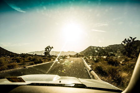 simsearch:649-08968967,k - View through car windscreen, Joshua Tree National Park, California, USA Foto de stock - Sin royalties Premium, Código: 614-09210681