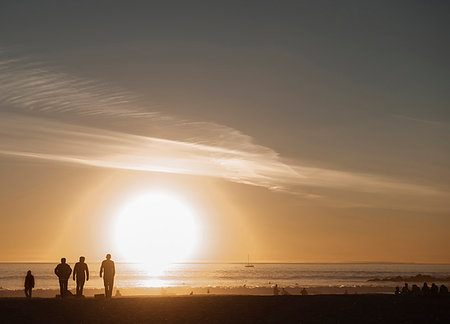 Silhouetted people strolling on beach at sunset, Venice Beach, California, USA Stock Photo - Premium Royalty-Free, Code: 614-09211098