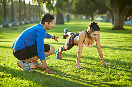 simsearch:614-09209942,k - Personal trainer with woman doing plank exercise Photographie de stock - Premium Libres de Droits, Code: 614-09211159