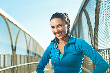 simsearch:649-07438053,k - Mid adult woman wearing sports clothes standing on bridge Stock Photo - Premium Royalty-Free, Code: 614-09211164