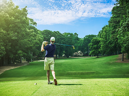 Rear view of young male golfer teeing off on golf course, Apex, North Carolina, USA Photographie de stock - Premium Libres de Droits, Code: 614-09211264