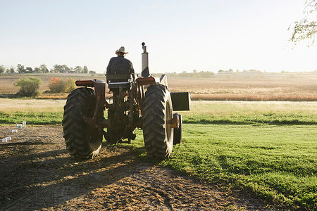 simsearch:614-08065938,k - Rear view of senior male farmer driving tractor in field, Plattsburg, Missouri, USA Stock Photo - Premium Royalty-Free, Code: 614-09211450