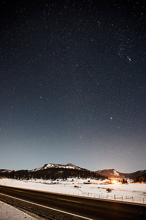 simsearch:649-09208078,k - View of highway and snowy mountains at night, Pagosa Springs, Colorado, USA Stockbilder - Premium RF Lizenzfrei, Bildnummer: 614-09211607